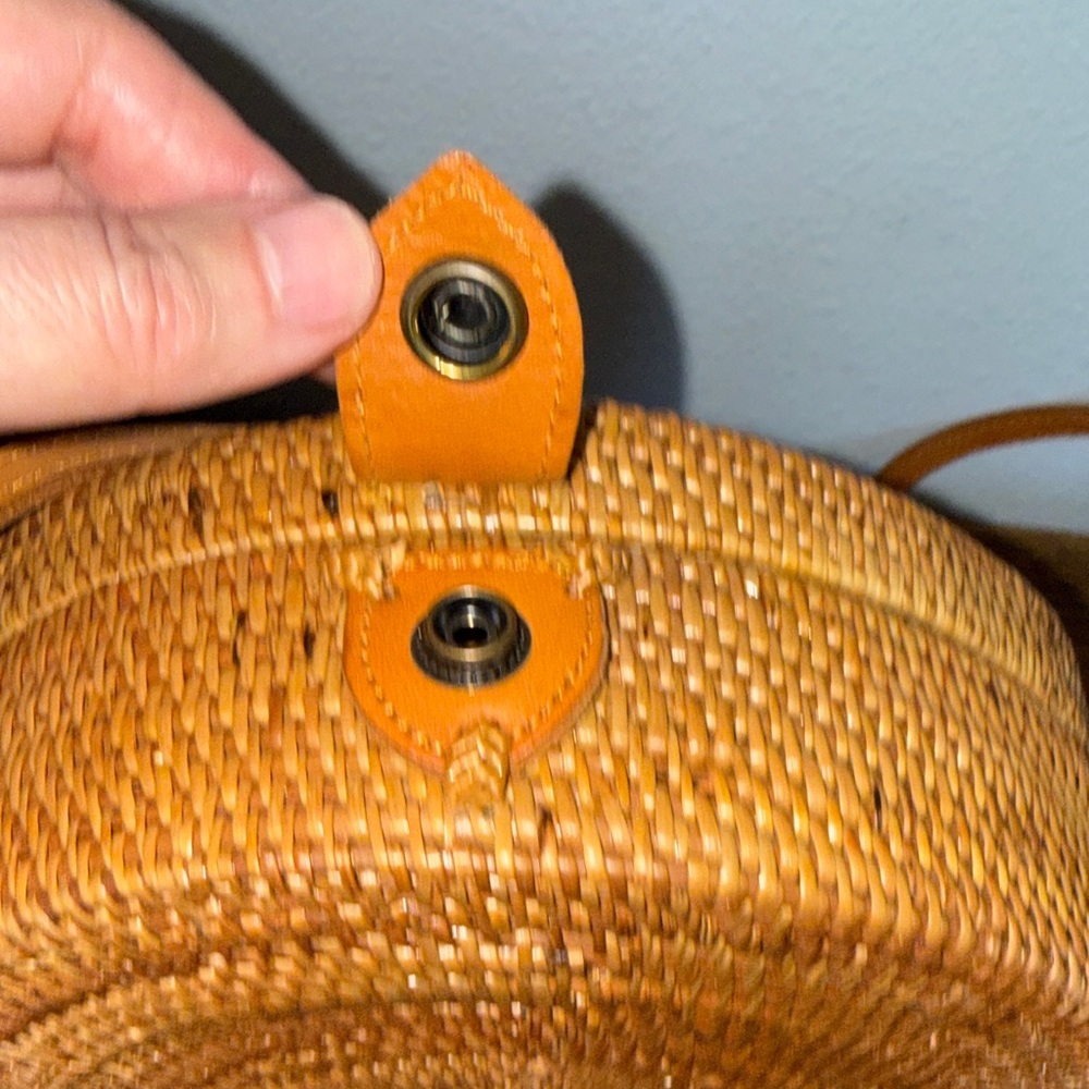 Street Level Round Woven Crossbody Bag in Tan Brown - Picture 3 of 9